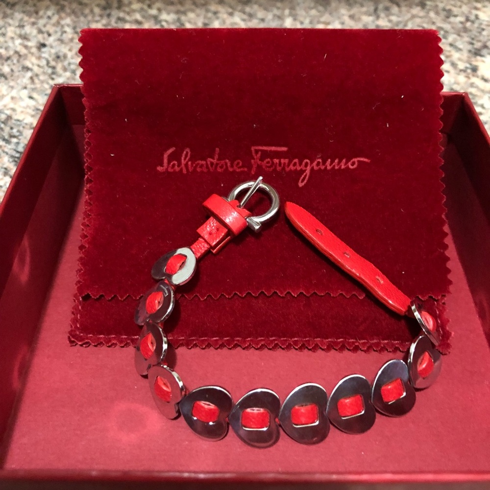 Ferragamo Heart leather bracelet new